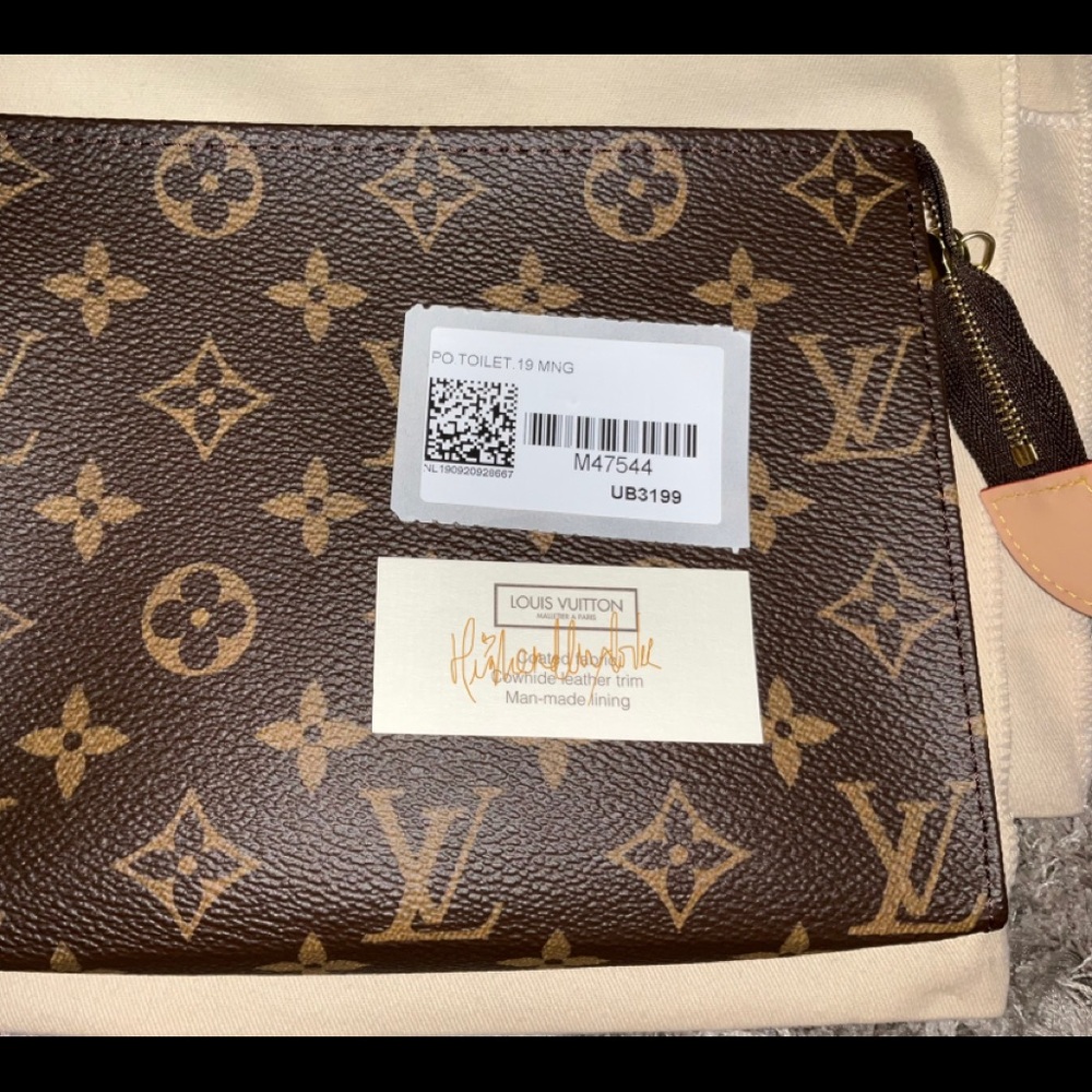 Authentic LOUIS VUITTON TOILETRY 19 monogram